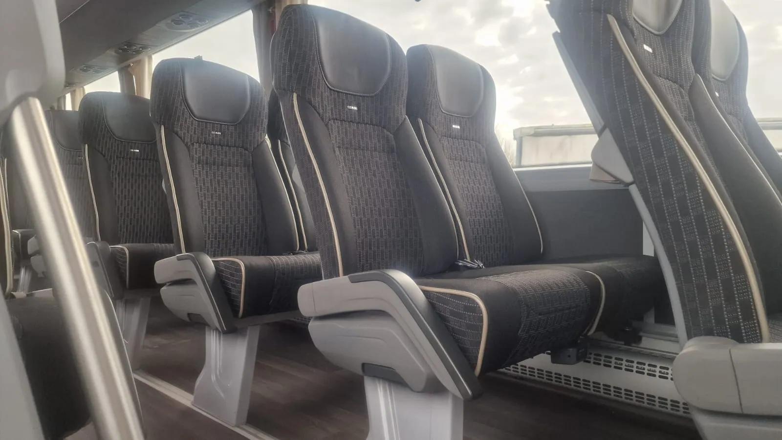 Bus 63 Pax - Photo 2